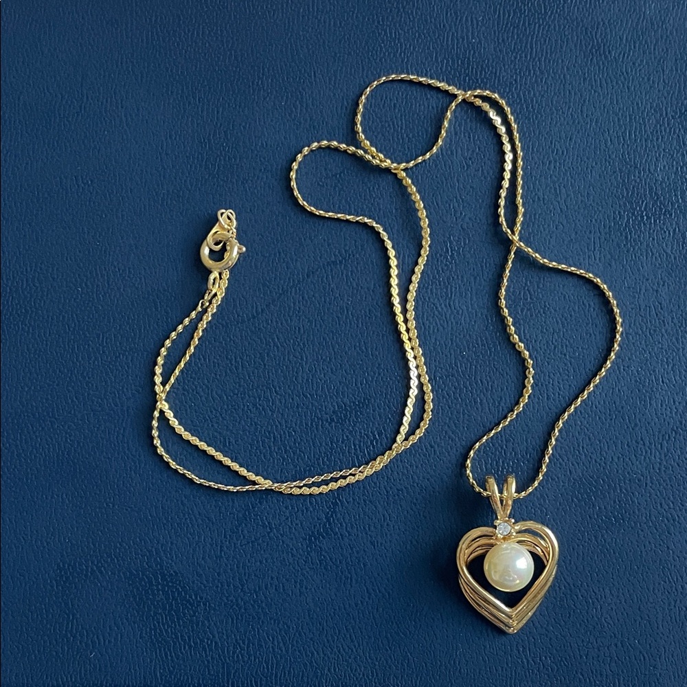 Classic Gold Heart Pendant Necklace with Pearl Accent